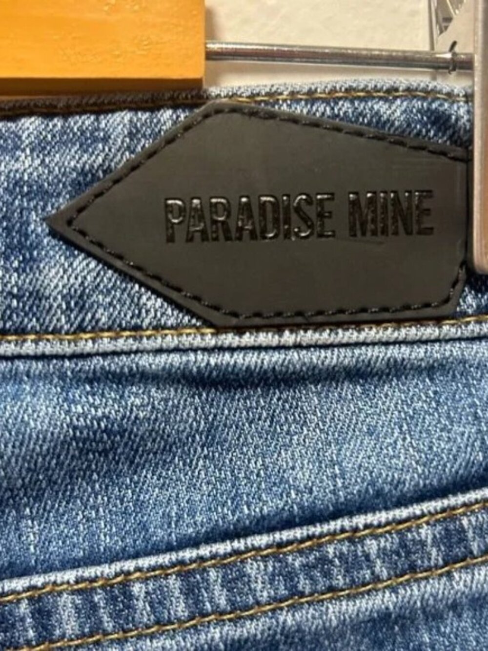 🌈 PARADISE MINE by ARITZIA jeans, low rise skinny, size 24, ripped knees - Picture 2 of 10